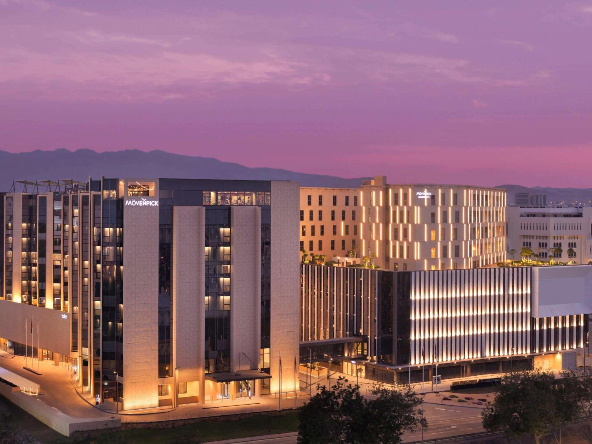 Moevenpick Hotel & Apartments Ghala Maskat Exteriér fotografie The West End