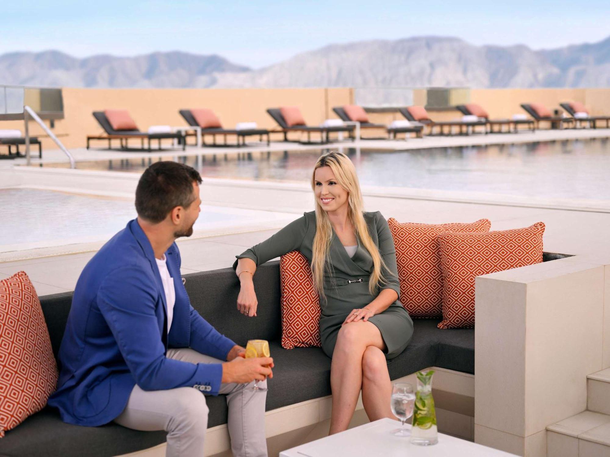 Moevenpick Hotel & Apartments Ghala Maskat Exteriér fotografie The Sky Lounge