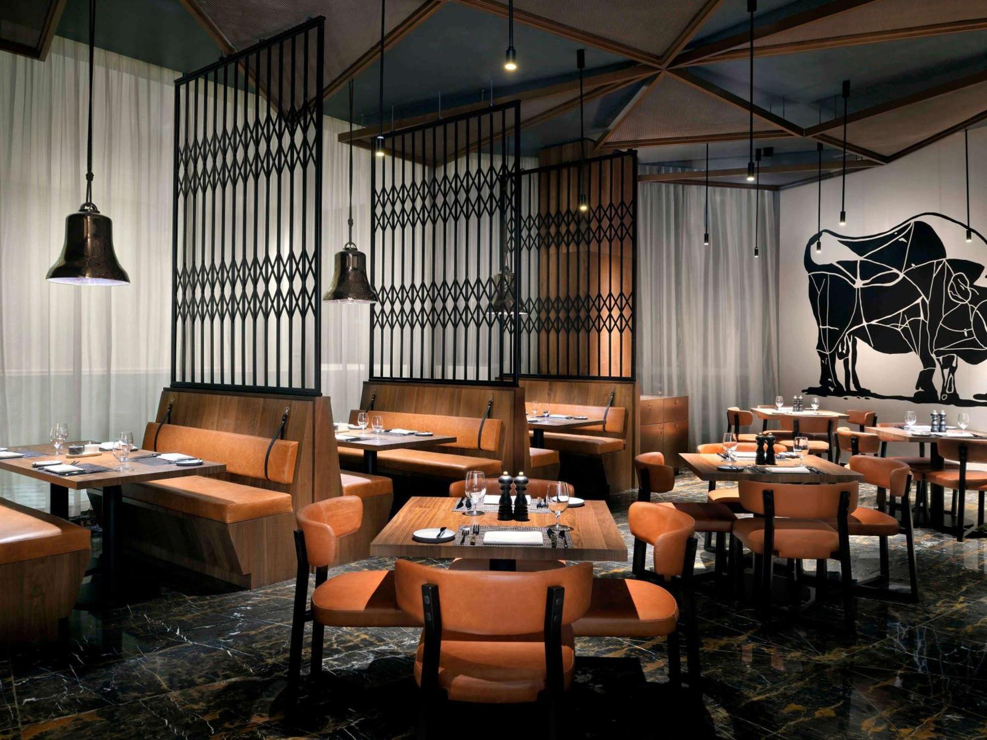 Moevenpick Hotel & Apartments Ghala Maskat Exteriér fotografie The interior of a typical restaurant