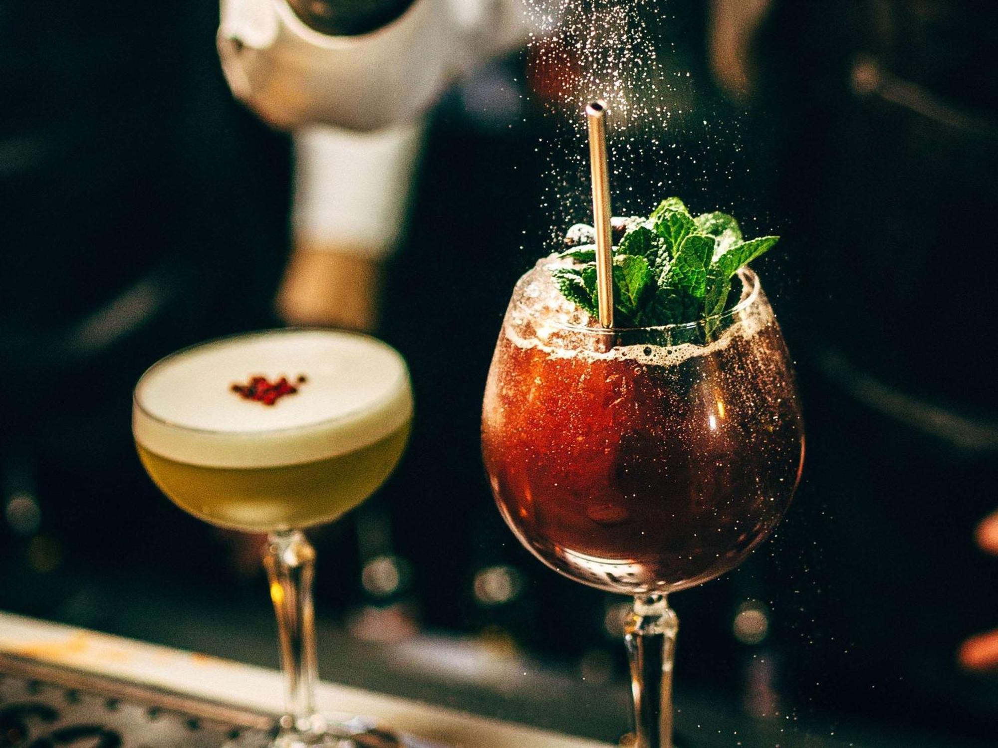 Moevenpick Hotel & Apartments Ghala Maskat Exteriér fotografie A Clover Club cocktail
