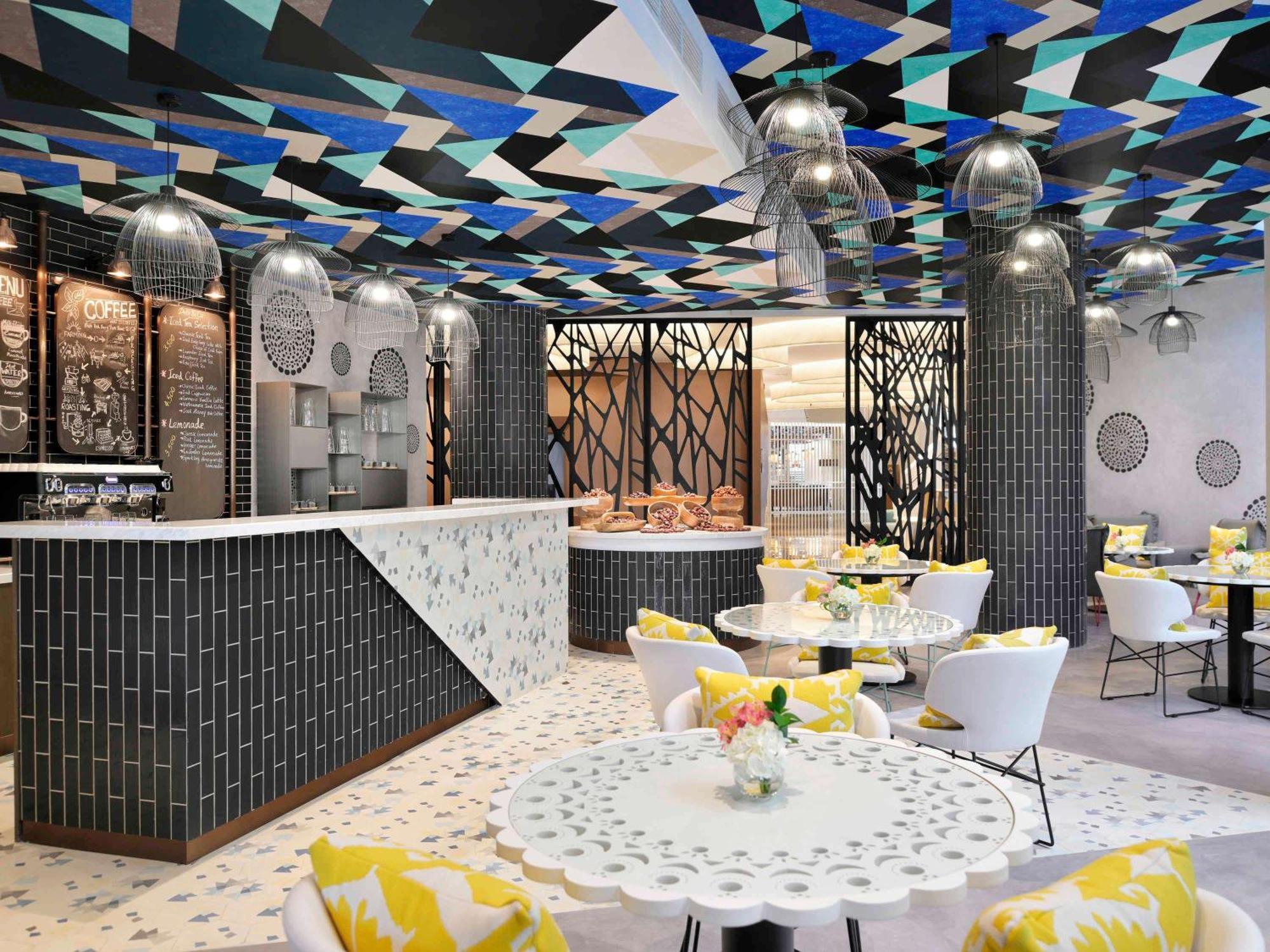 Moevenpick Hotel & Apartments Ghala Maskat Exteriér fotografie The interior of the restaurant